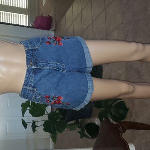 Vintage Guess high waisted rolled hems red rose embroidered shorts